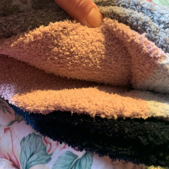 NWT XOXO Women’s Fuzzy Socks Size 4 to 10 3 pack of Socks - Picture 6 of 6